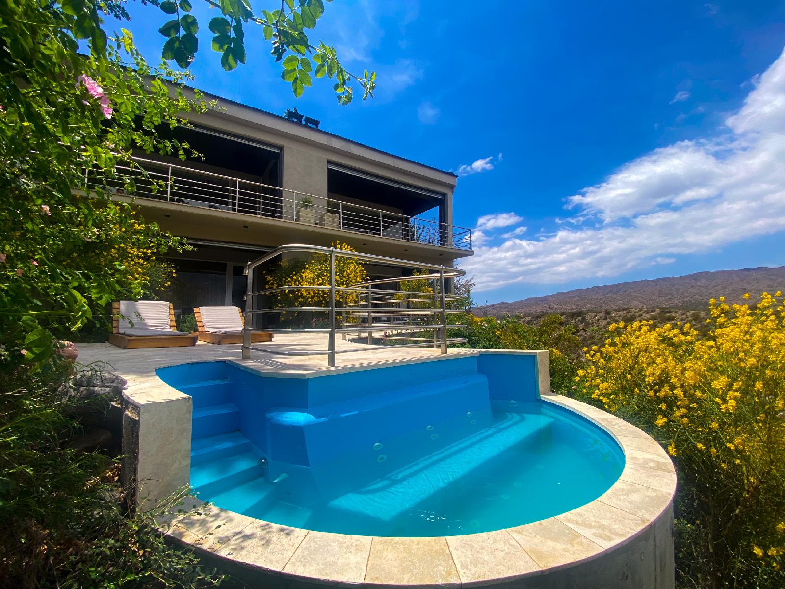 El Carmelo Mountain Lodge