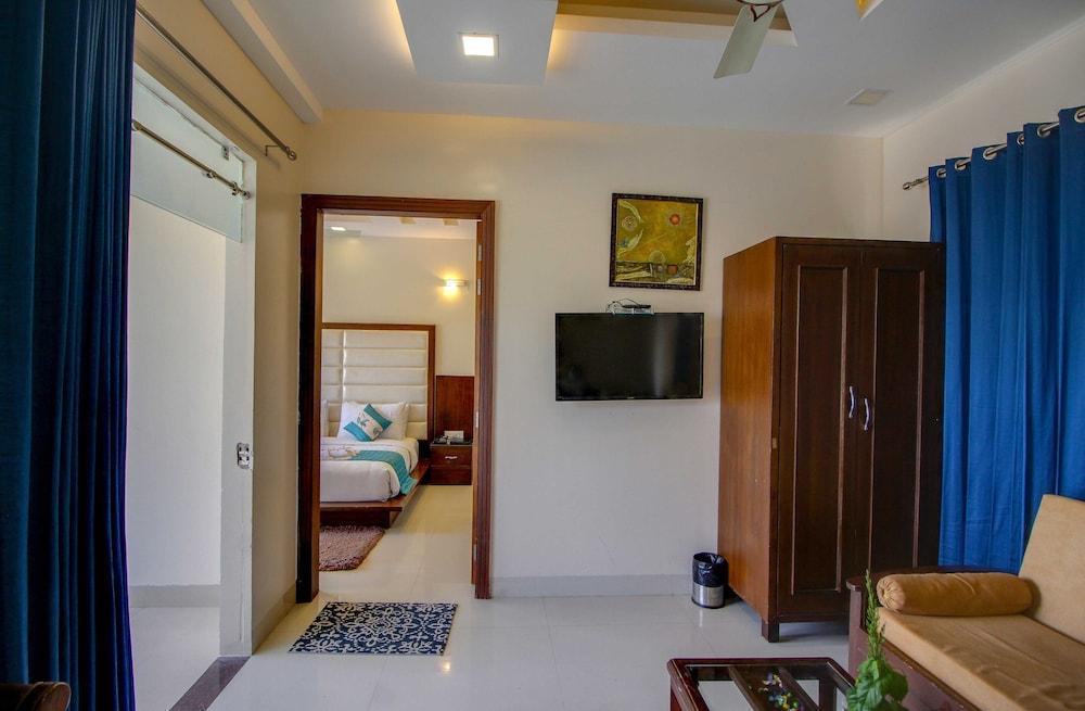 Maulik Mansion