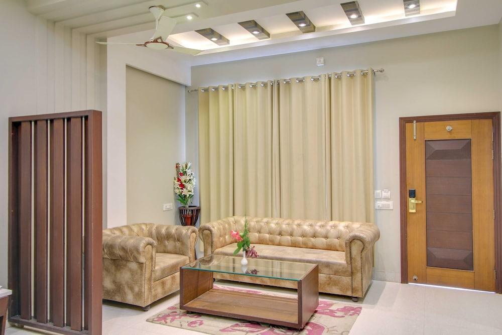 Maulik Mansion