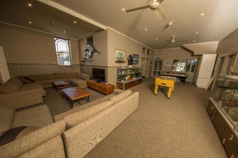 Cobb & Co Lodge