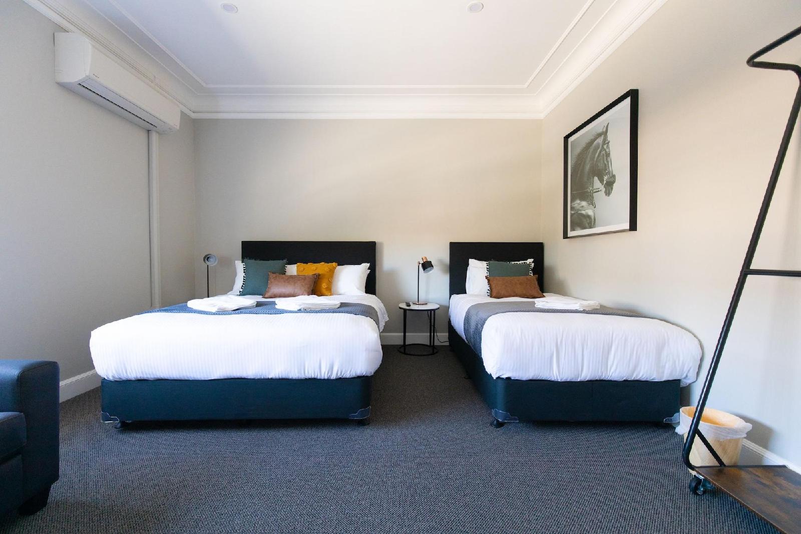 Horse & Jockey Hotel