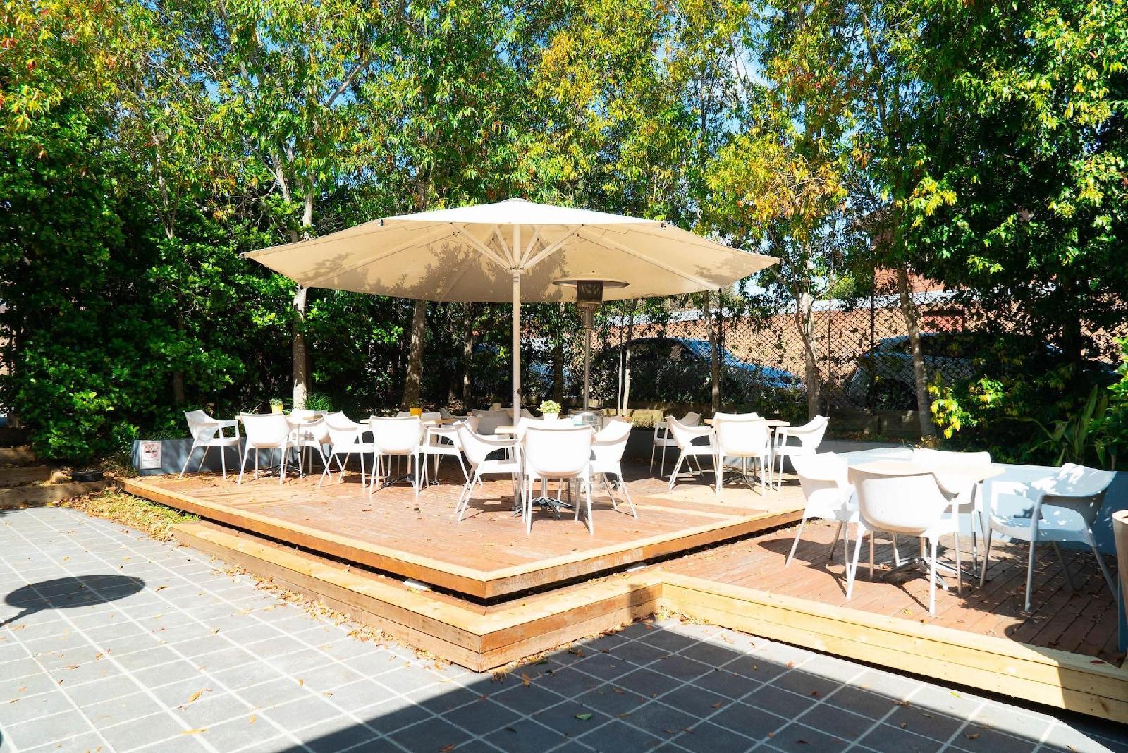 Horse & Jockey Hotel