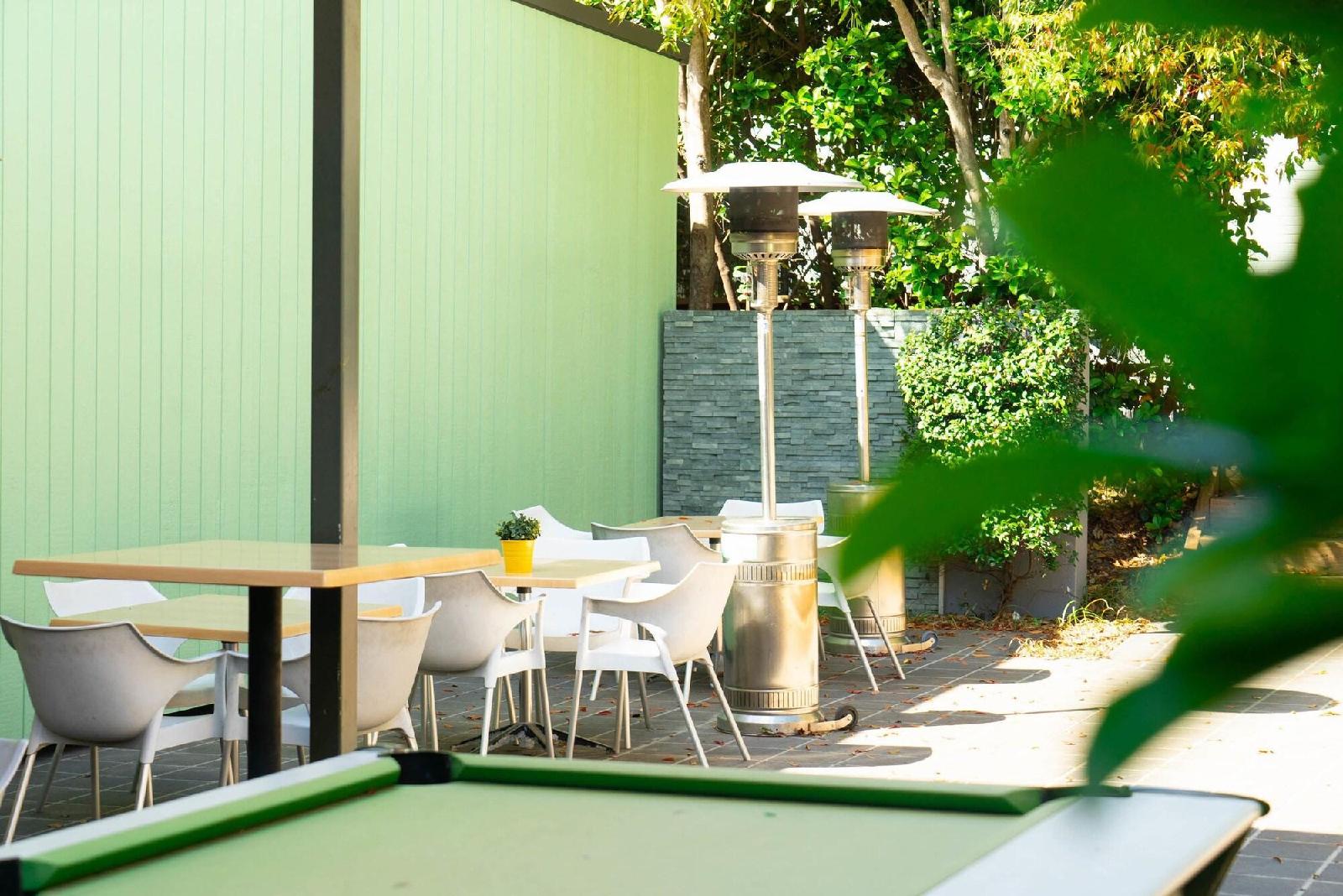 Horse & Jockey Hotel