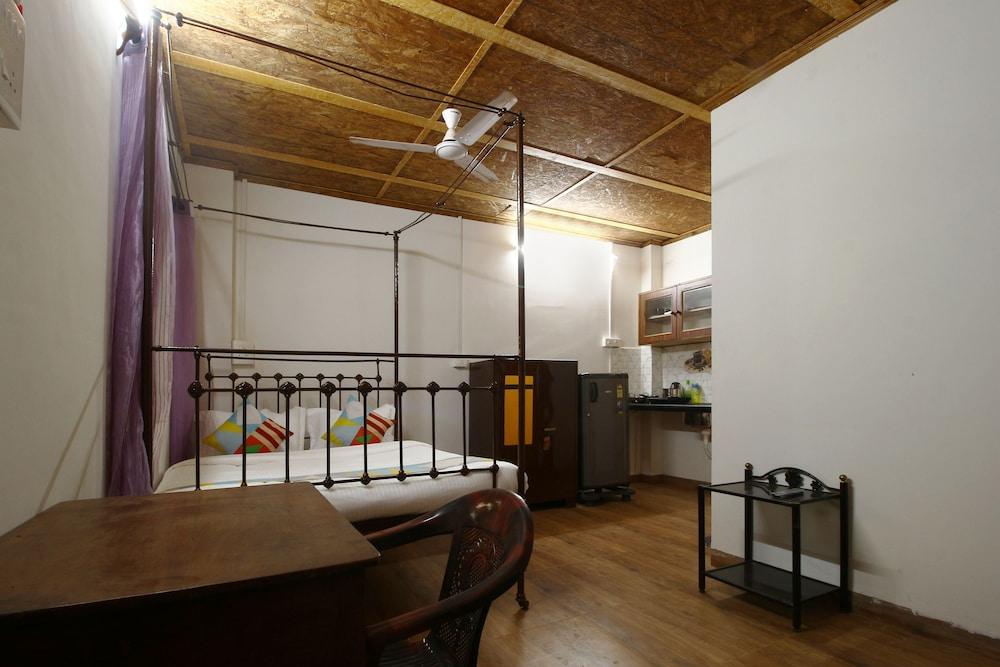 OYO 23417 Elegant Studio