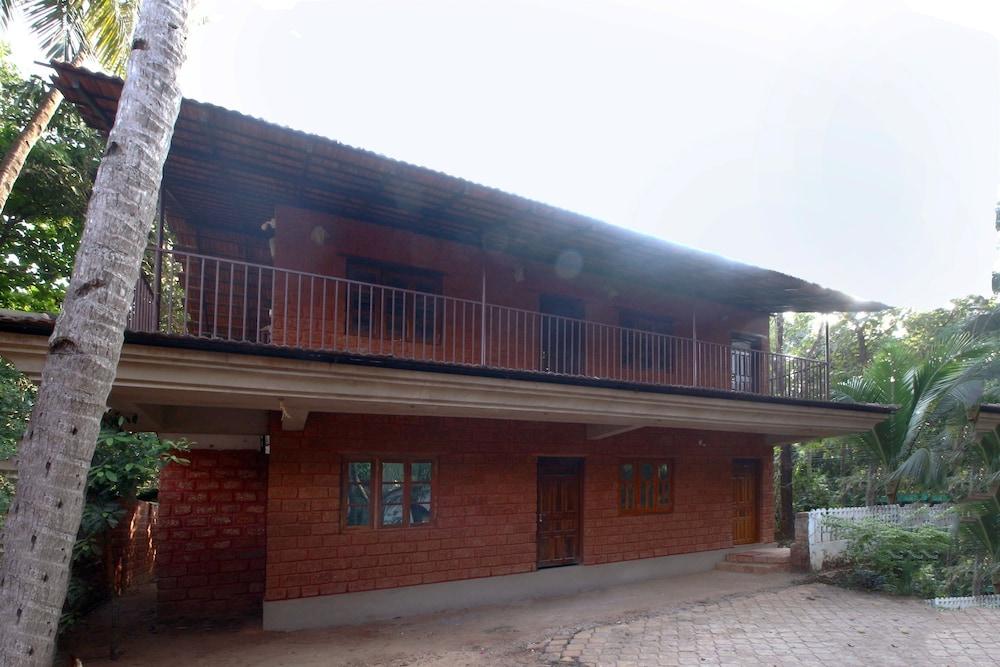 OYO 23417 Elegant Studio