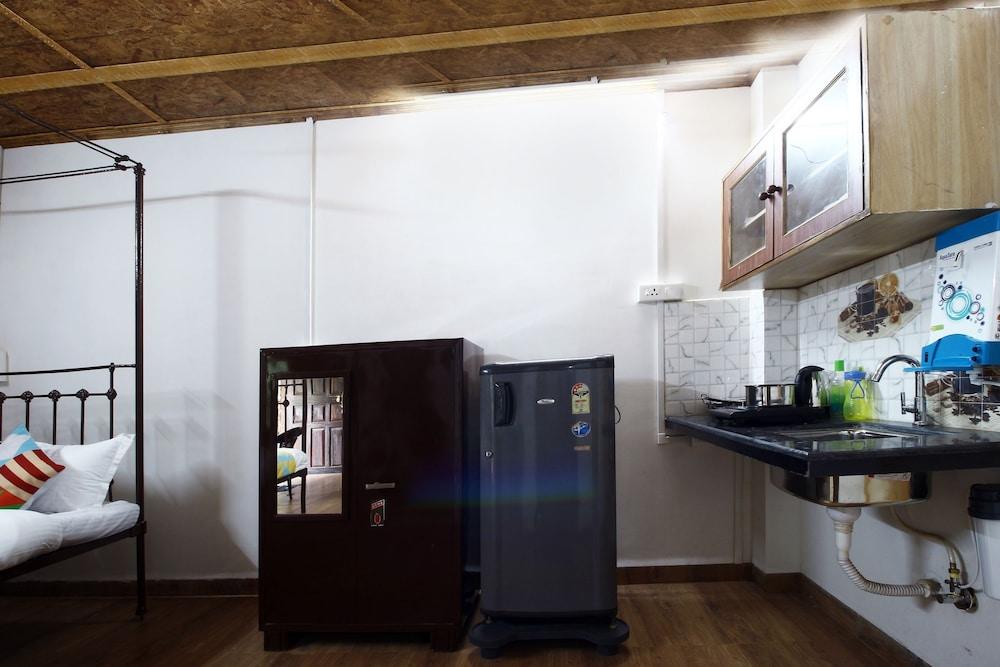 OYO 23417 Elegant Studio