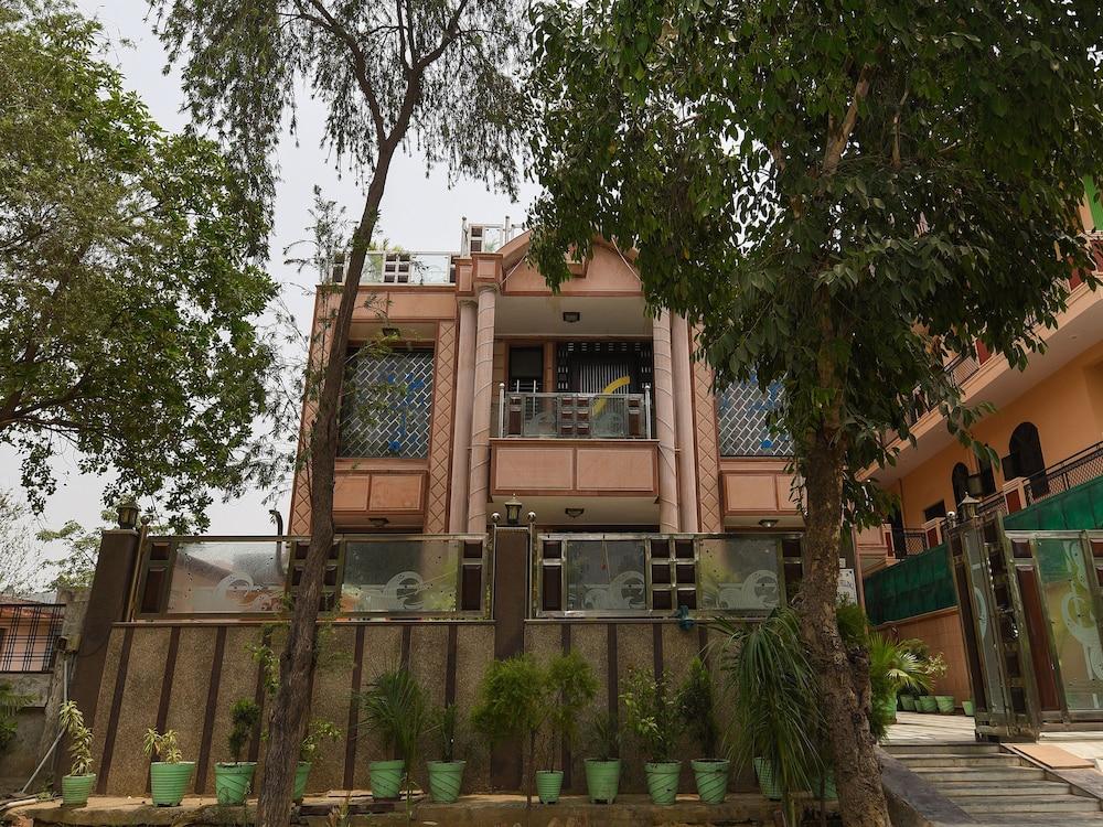 Home Feeling Accomodation By OYO Rooms