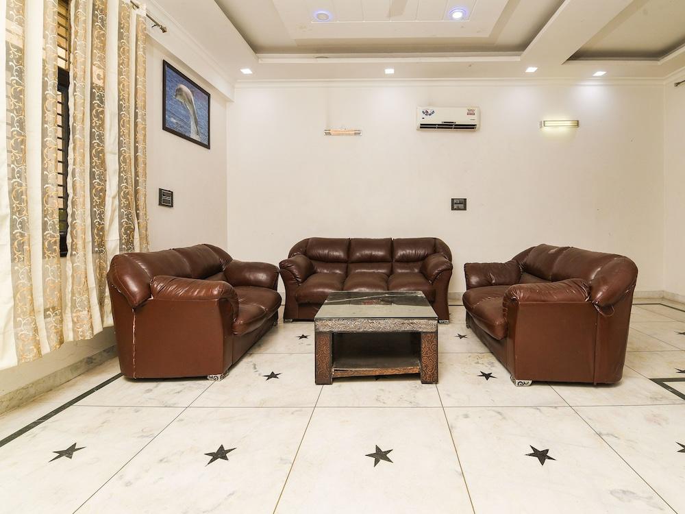 Home Feeling Accomodation By OYO Rooms