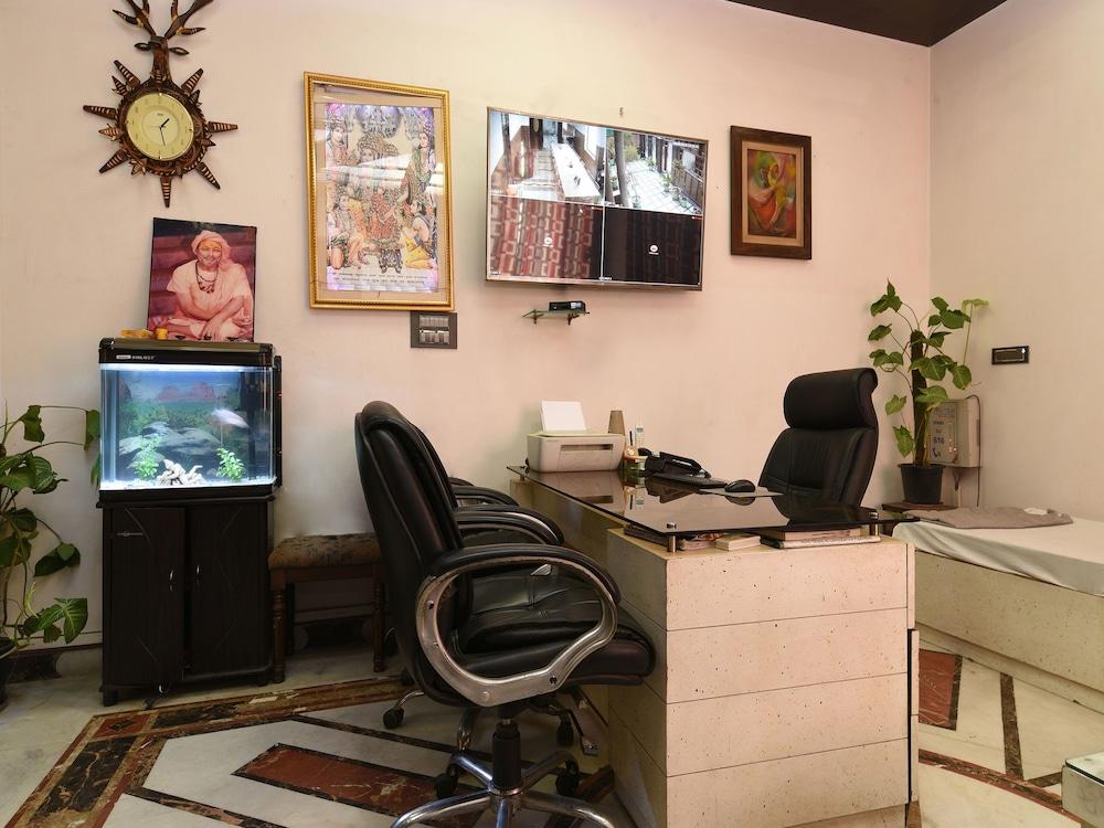 Home Feeling Accomodation By OYO Rooms