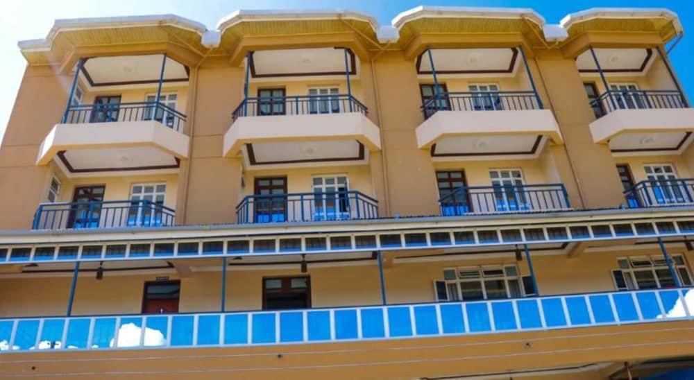 Skyward Mua Hotel
