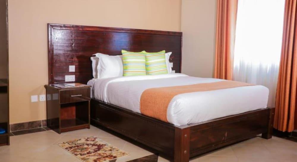 Skyward Mua Hotel