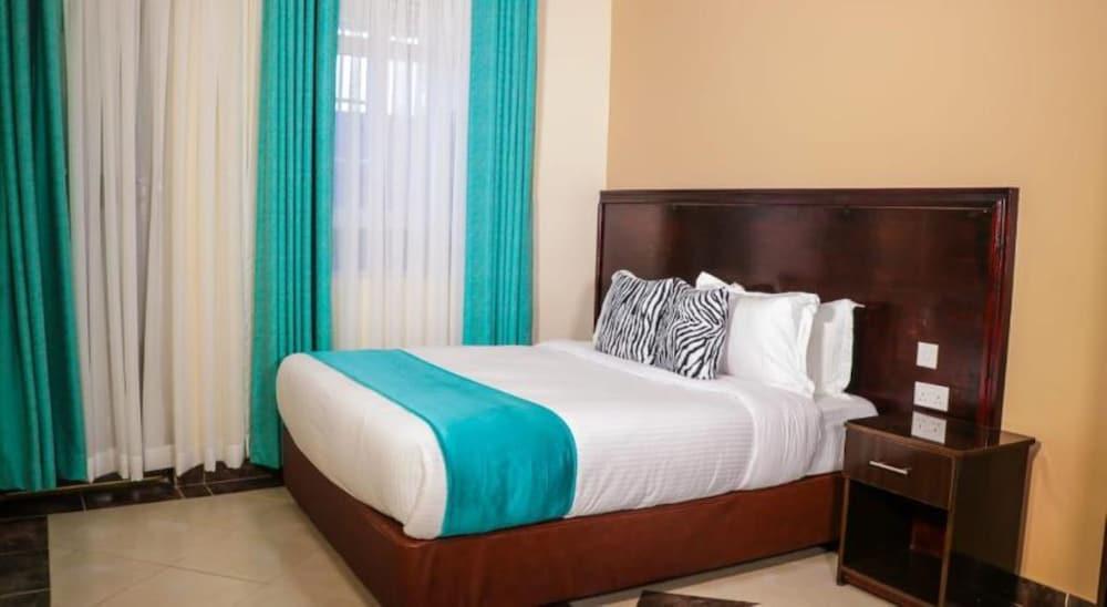 Skyward Mua Hotel
