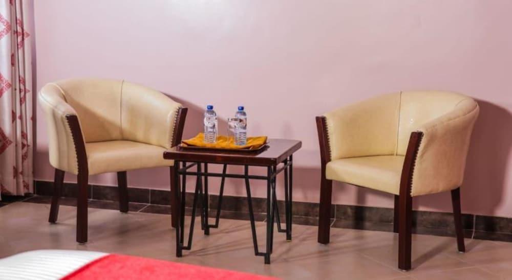 Skyward Mua Hotel