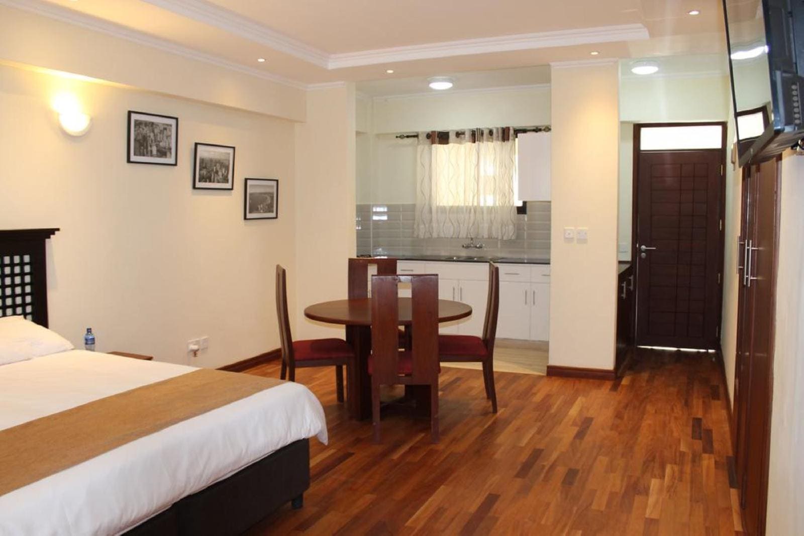 Cranes Suites