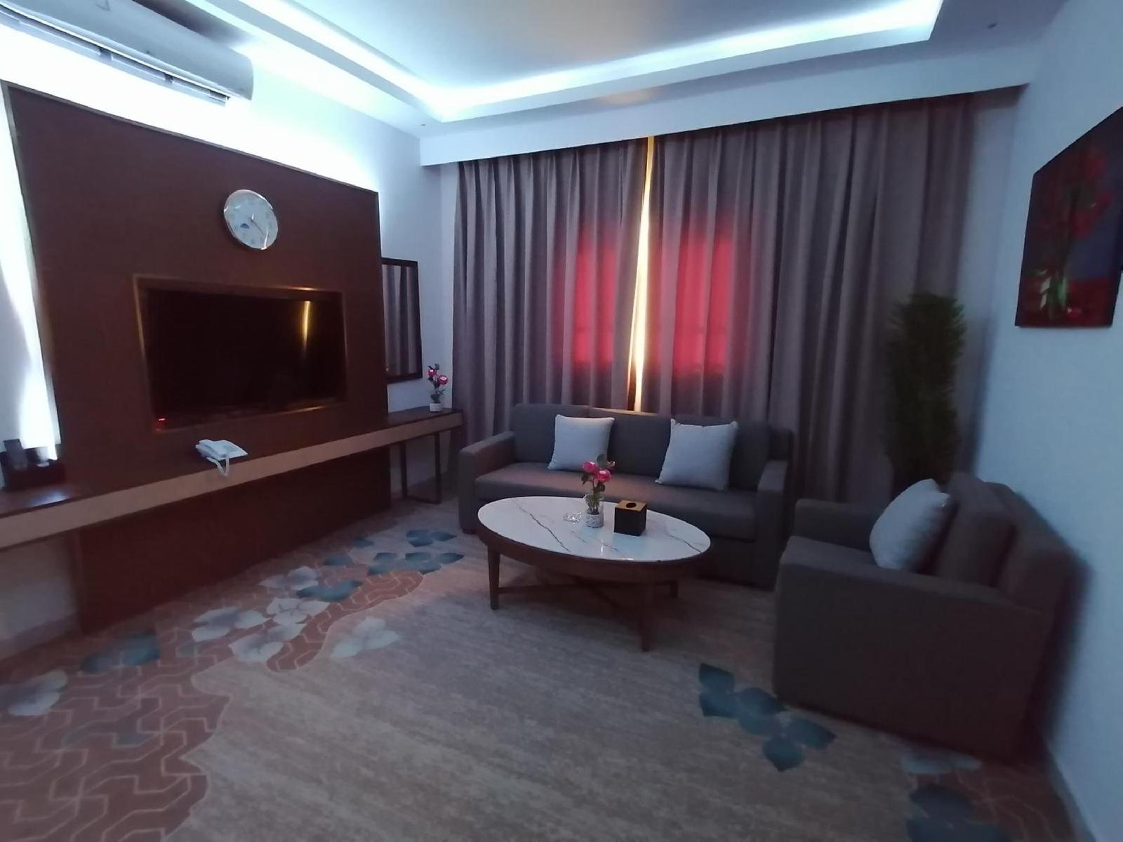 Qasr Alshamal Hotel