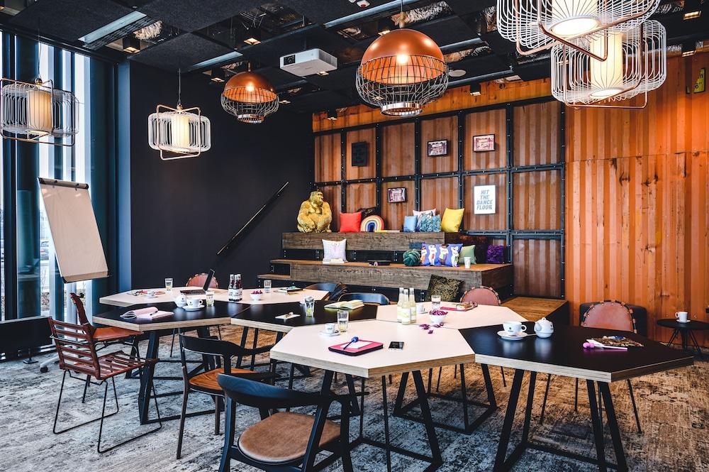 Moxy Poznan Airport