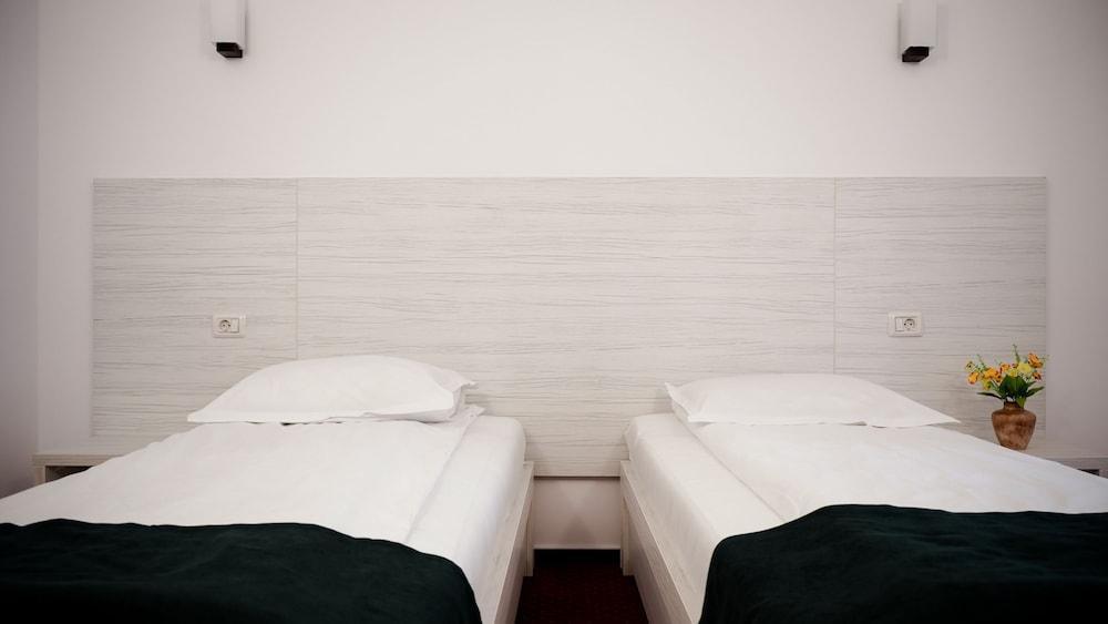 Hotel Cirus