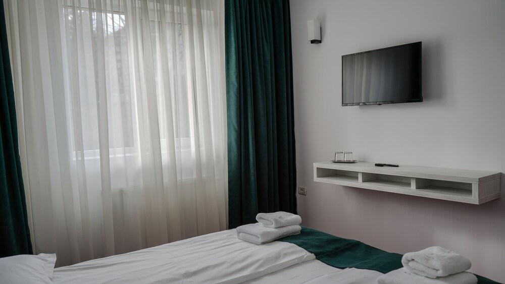 Hotel Cirus