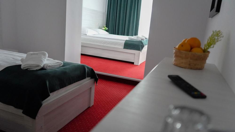 Hotel Cirus