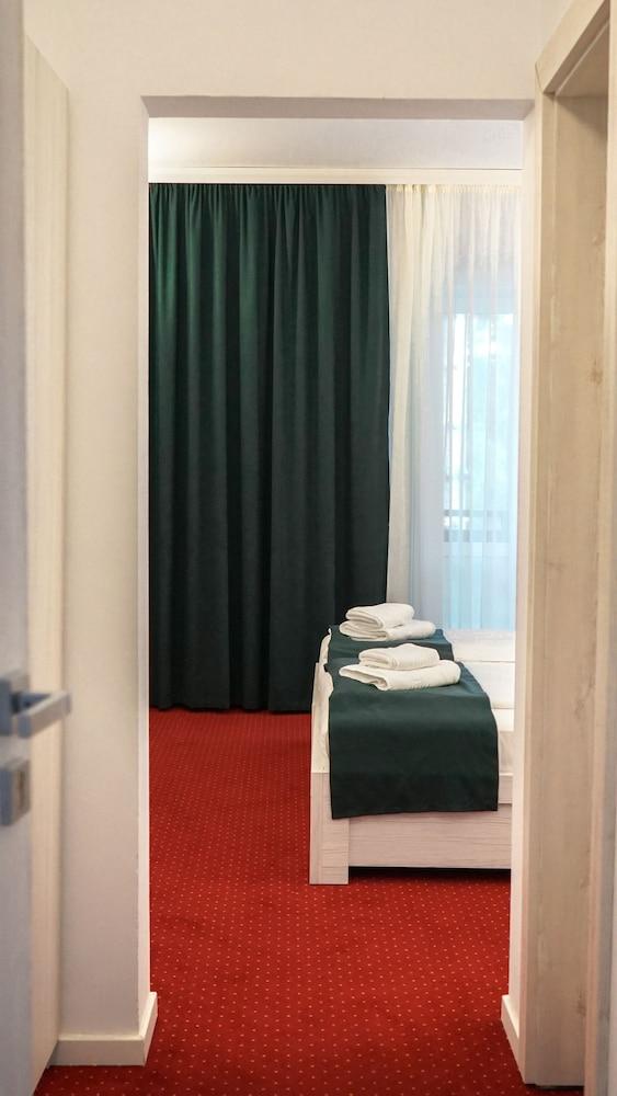 Hotel Cirus