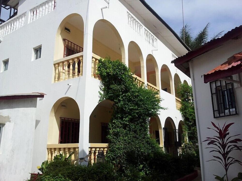 Lilis Apartments