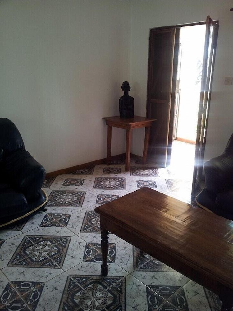 Lilis Apartments