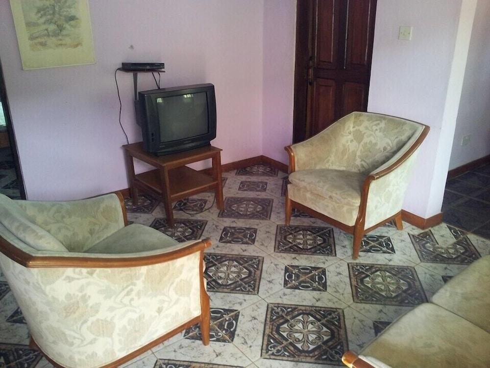 Lilis Apartments