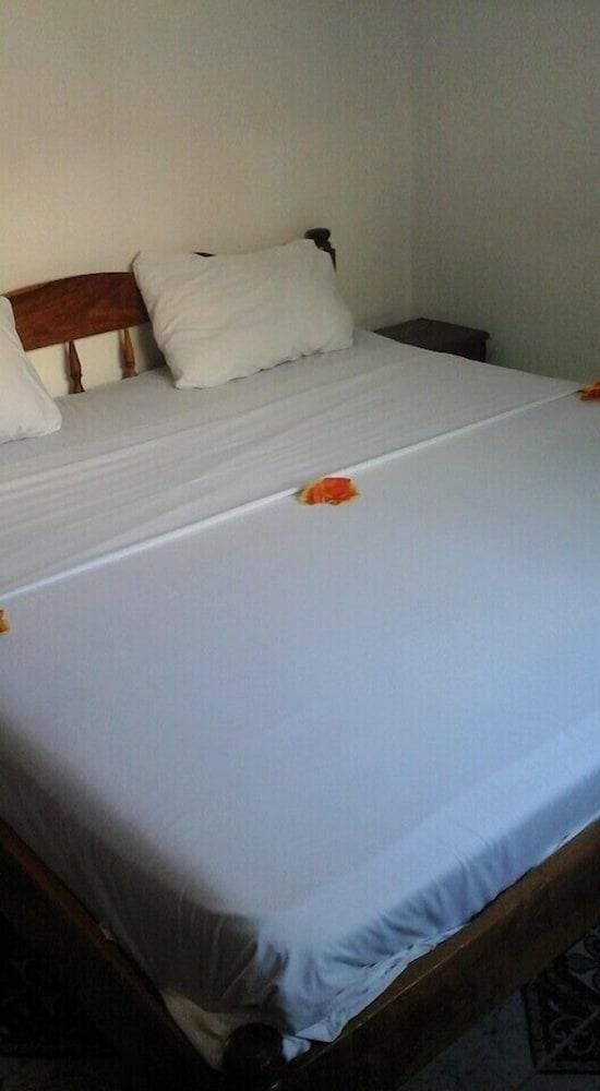 Lilis Apartments