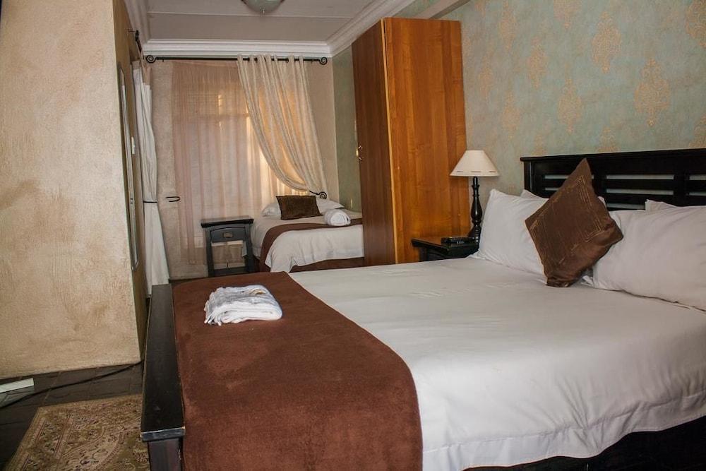 Kings Hotel And Gallery