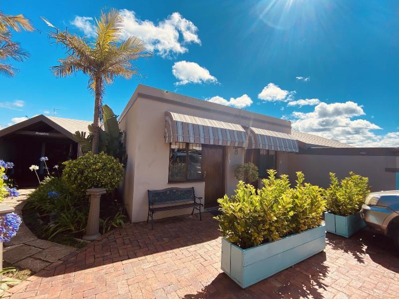 Dolphin Circle Bed and Breakfast