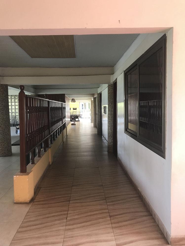 Akroma Plaza