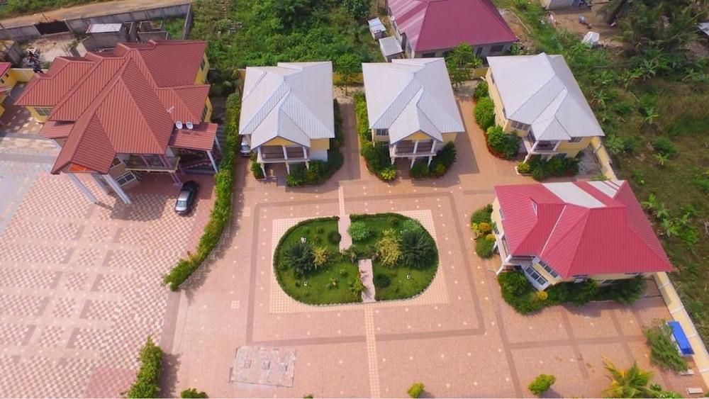Monipee Hotel