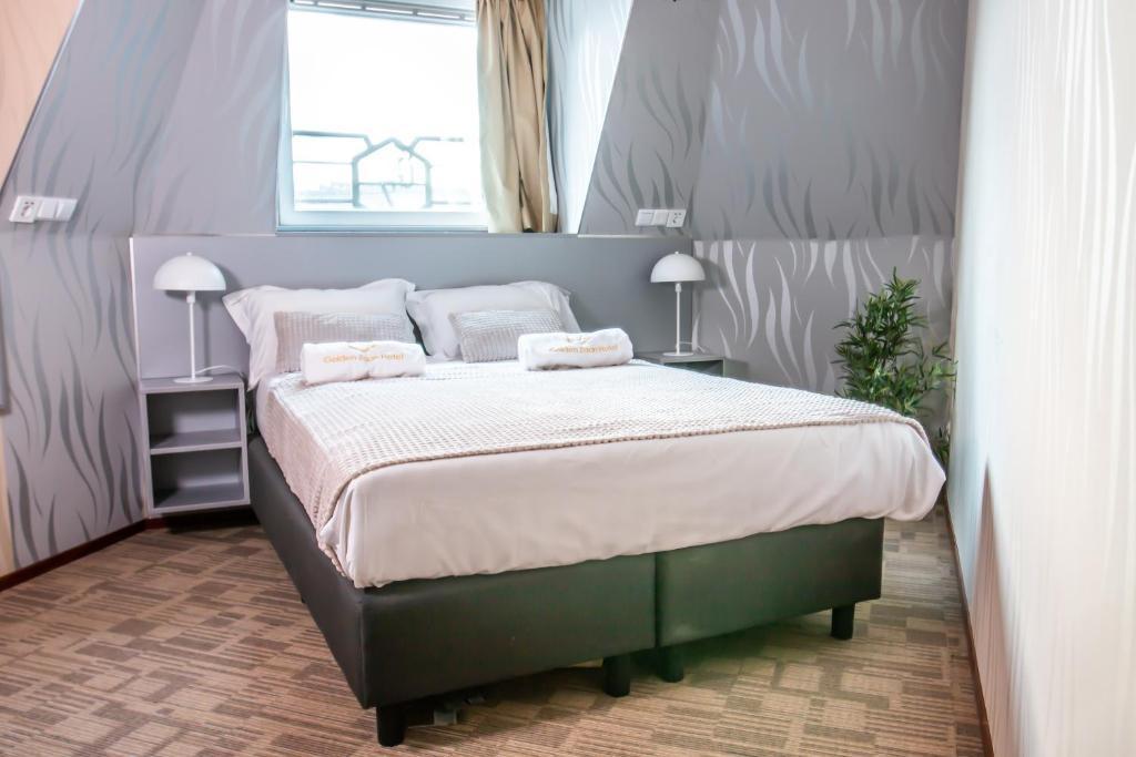 Golden Zaan Hotel
