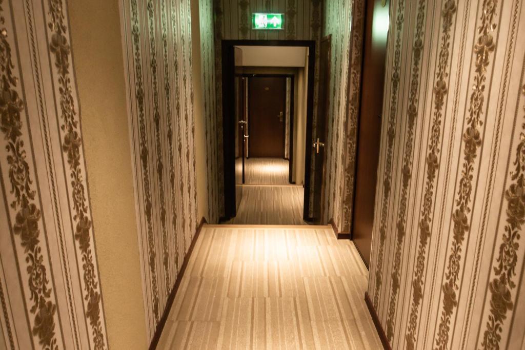 Golden Zaan Hotel