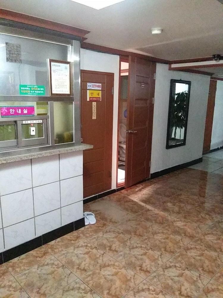 Young Bin Motel