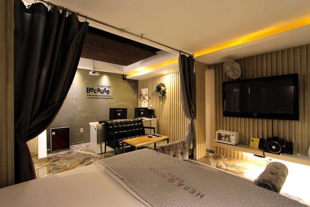 Hera Hotel