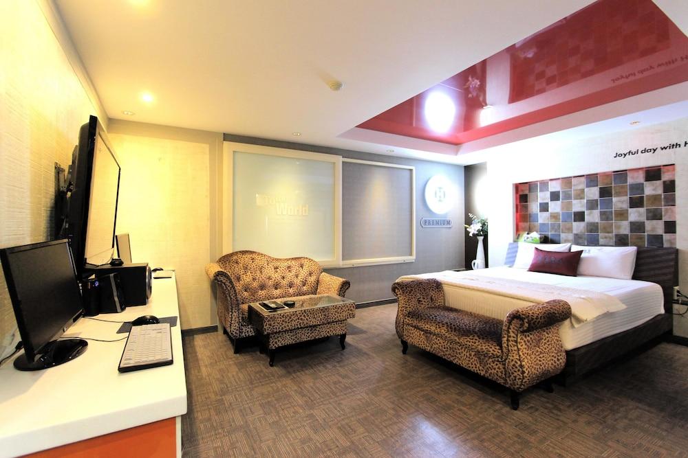 Hera Hotel