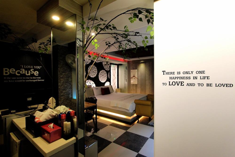Hera Hotel