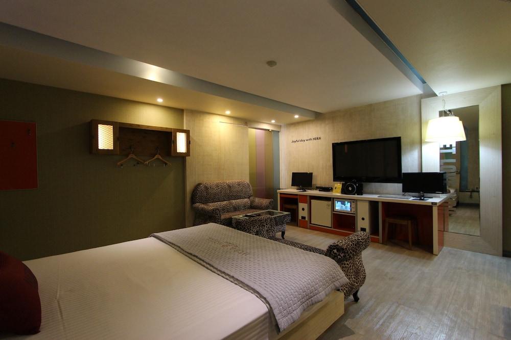 Hera Hotel