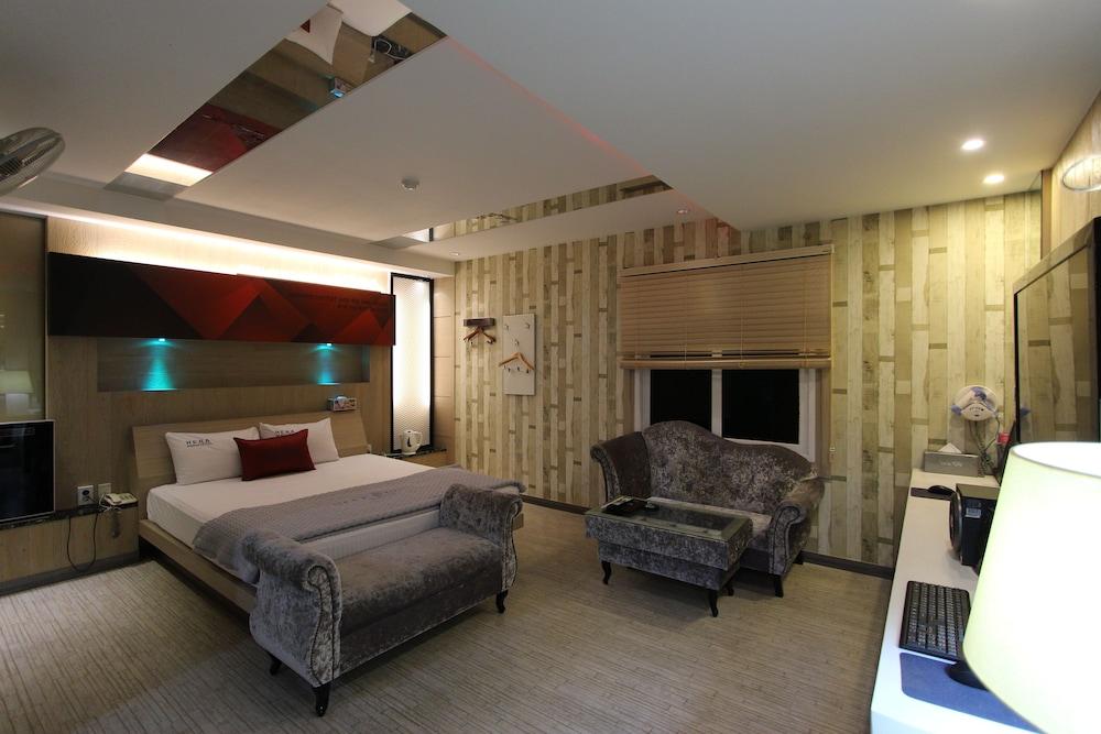 Hera Hotel