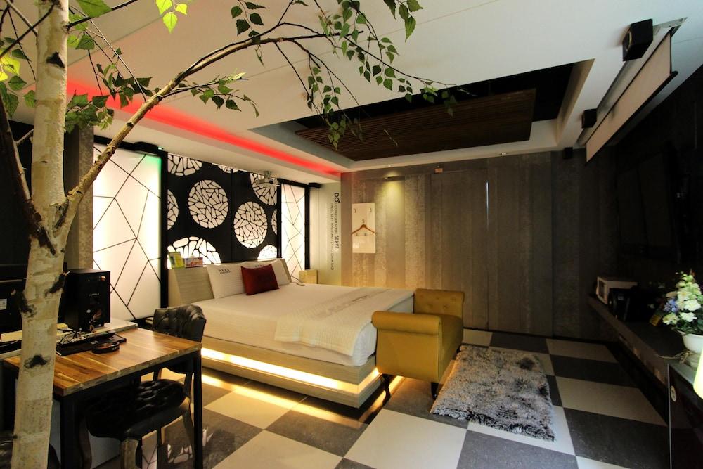 Hera Hotel