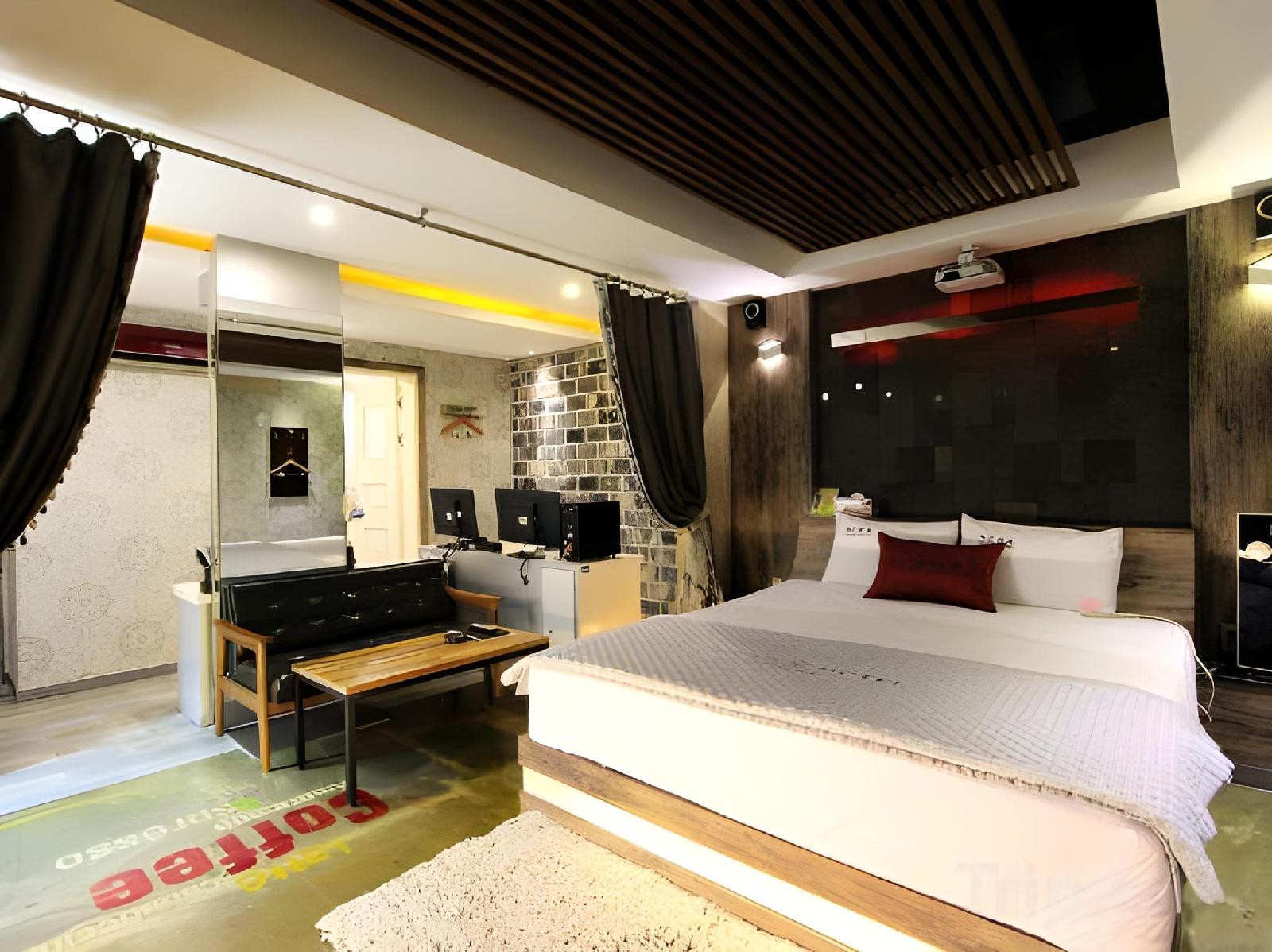 Hera Hotel