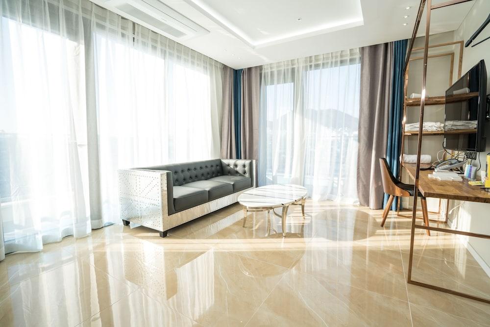 Blanc Hotel