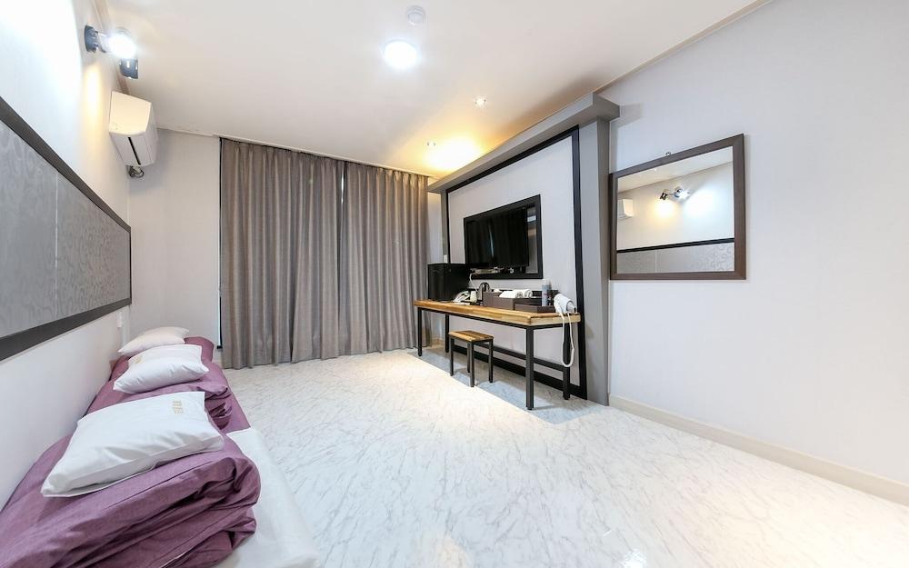 Hotel Encore