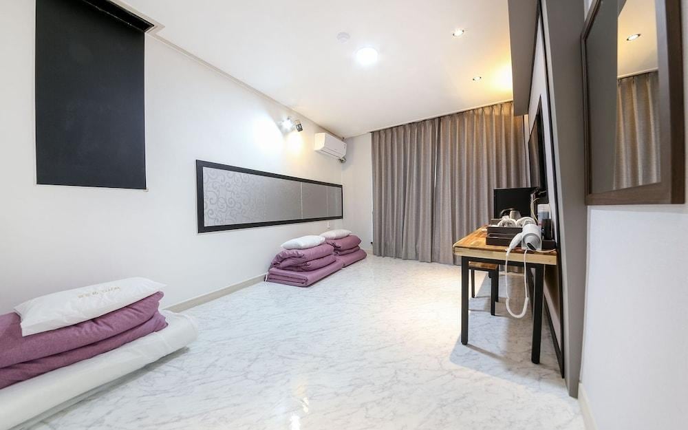 Hotel Encore
