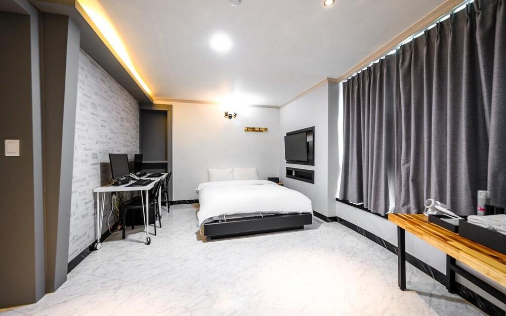 Hotel Encore