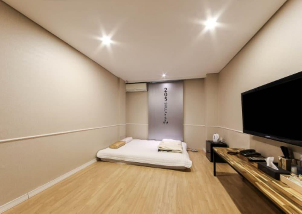 Shilla E Stay Motel