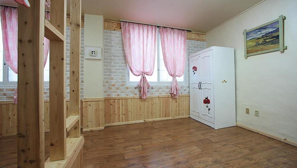 Muju Bakam Villa Pension