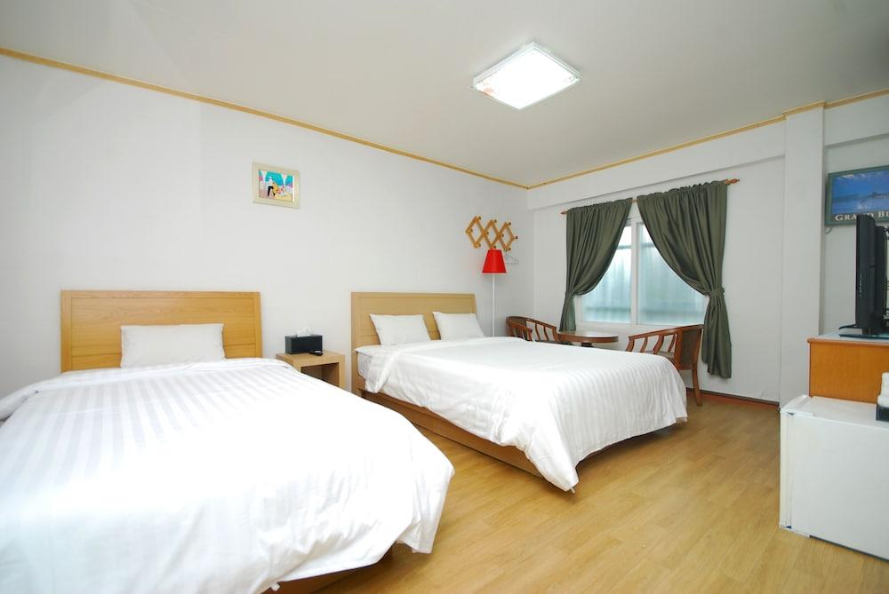 M Motel
