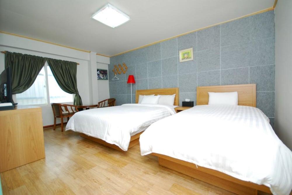 M Motel